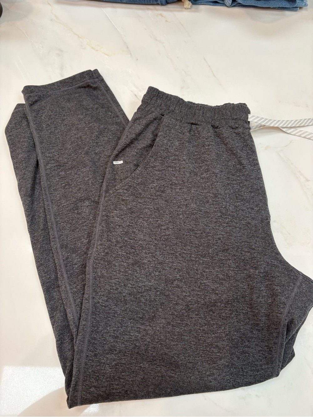 Vuori Men's Dark Gray Heather Jogger Sweatpants